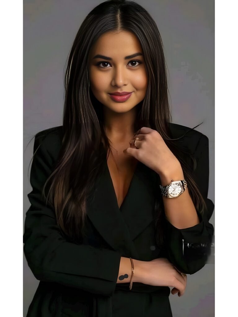 Avni Noir in seductive pose