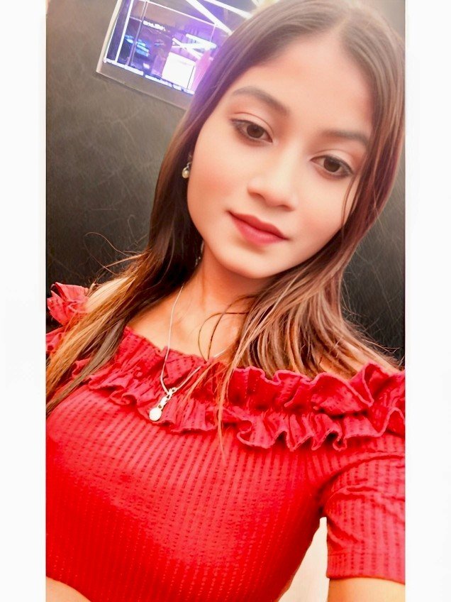 Kiara red top selfie bold charming look