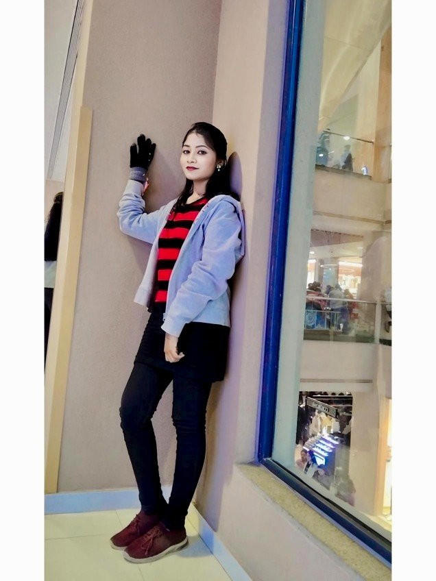 Kiara full body stylish pose indoor Kolkata